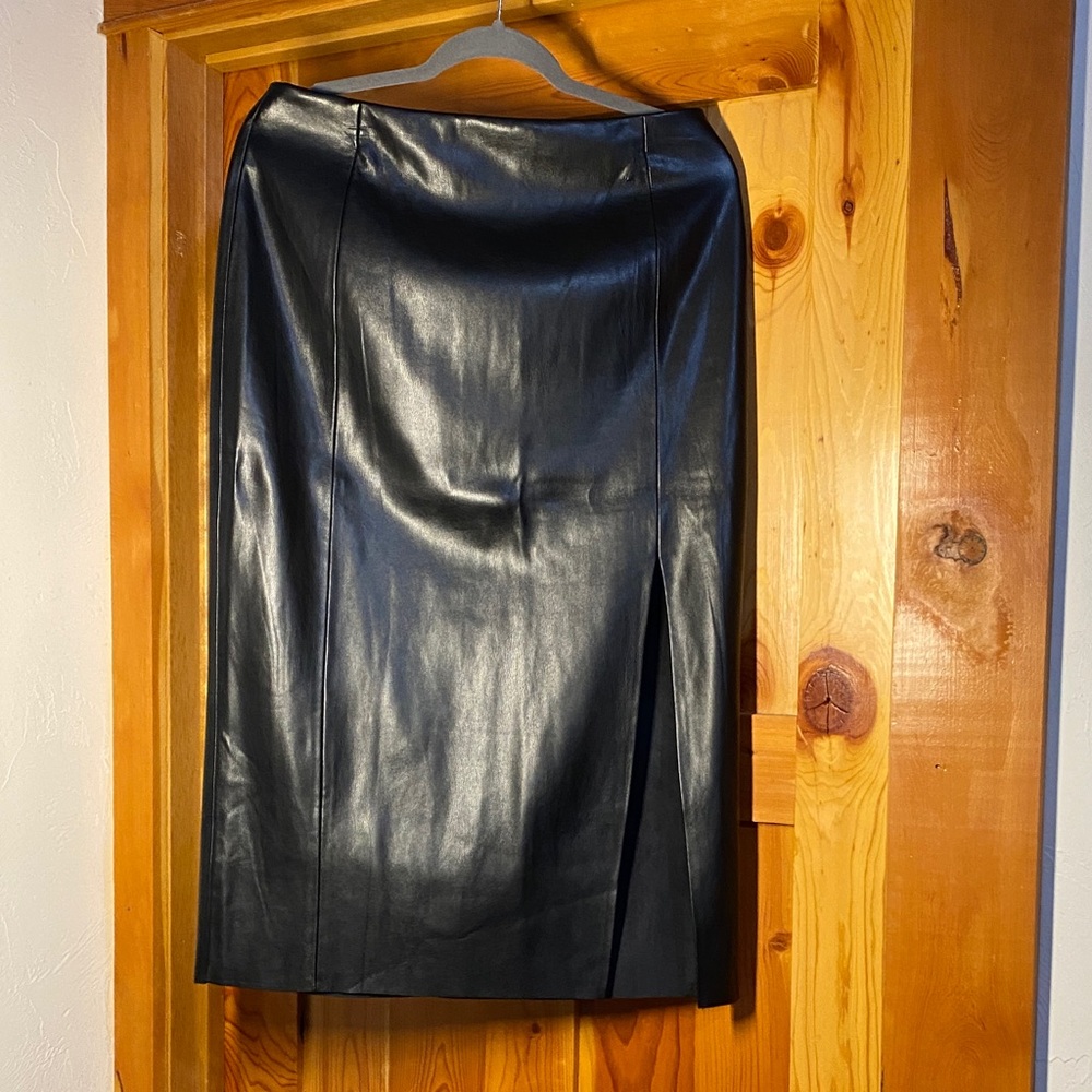 T Tahari Black faux Leather Pencil Skirt